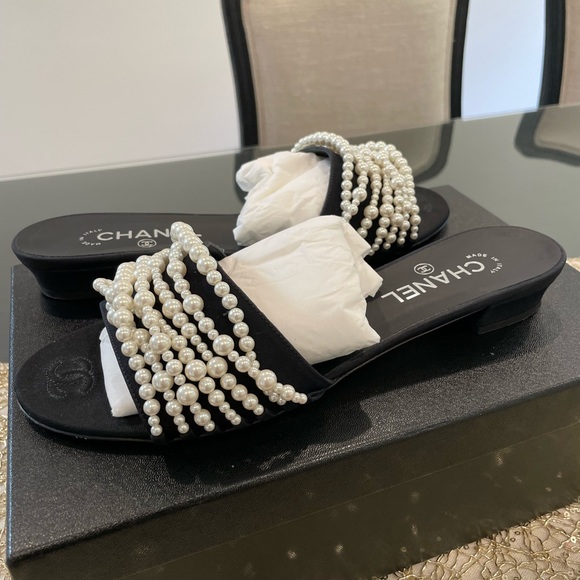 CHANEL Pearl Sandals 41 - Picture 8 of 9
